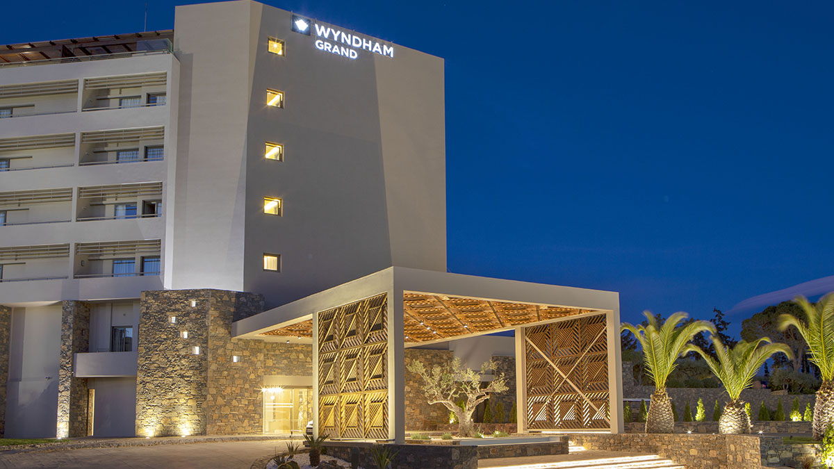 Zeus Eleva Mirabello Bay